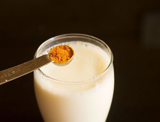 haldi with milk